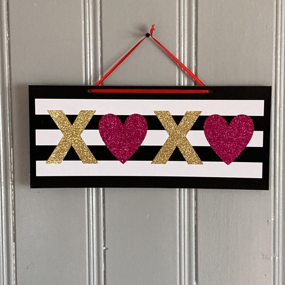 NWT Gorgeous Glittered XπXπ White & Black Striped Wooden Decoration Sign - Picture 9 of 13